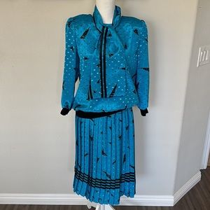 VLP Petites Vintage Two Piece Set with Scarf - Size 8